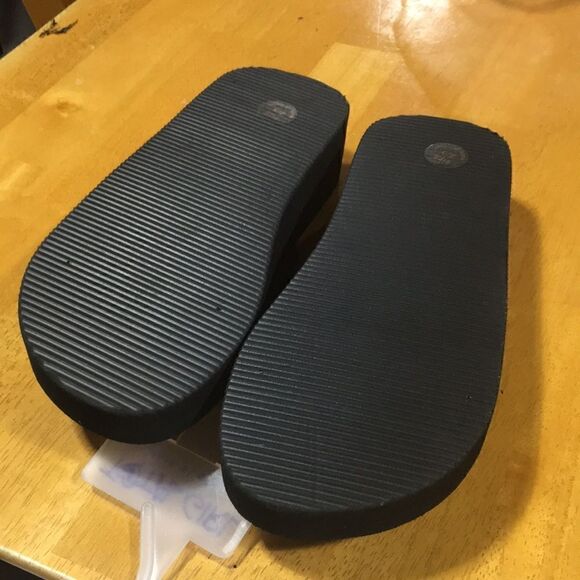 NWT Total Girl JCPENNEY black neon colored flip flops size 2-3 - Picture 4 of 6